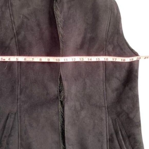 J. McLaughlin Black Suede Jacket Vest w/ Faux Fur Trim Size M Cozy Chic Mob Wife - Picture 10 of 11
